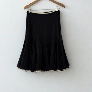 Verda Rosa Black Skirt with White Lace